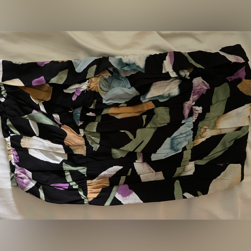 Super Bloom top from Lulus. New without tags. Smoke free, dog friendly house